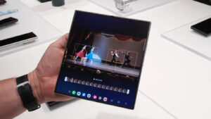 Galaxy Z Fold 8 Ultra My FanCam 300x169