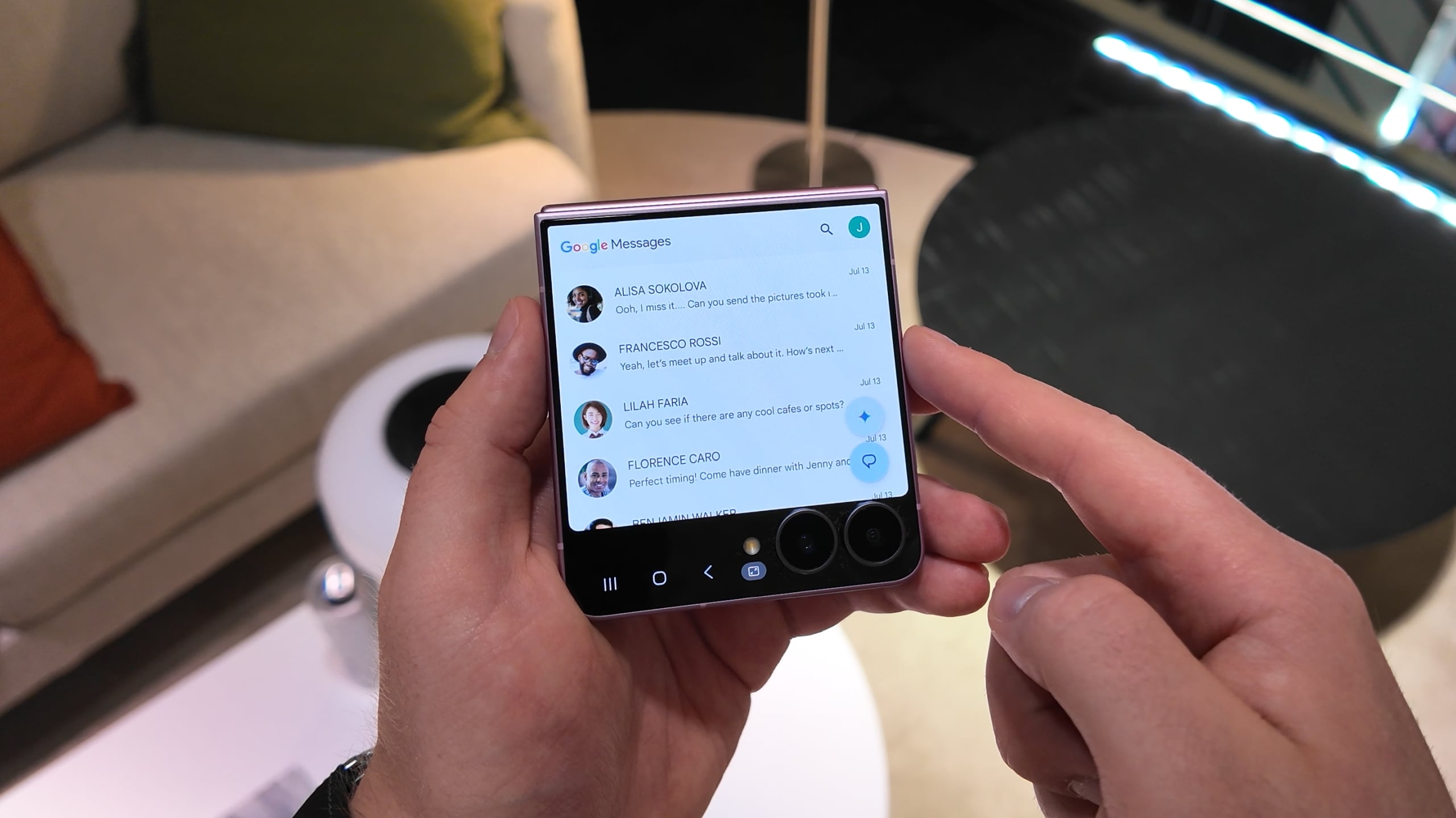 Google Messages on Galaxy Z Flip 8 cover screen