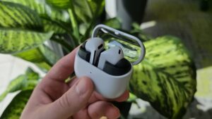 Galaxy Buds 3 FE 15 1200x675 1 300x169