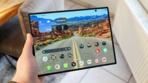 Galaxy Z TriFold review display 1200x674 2 300x169
