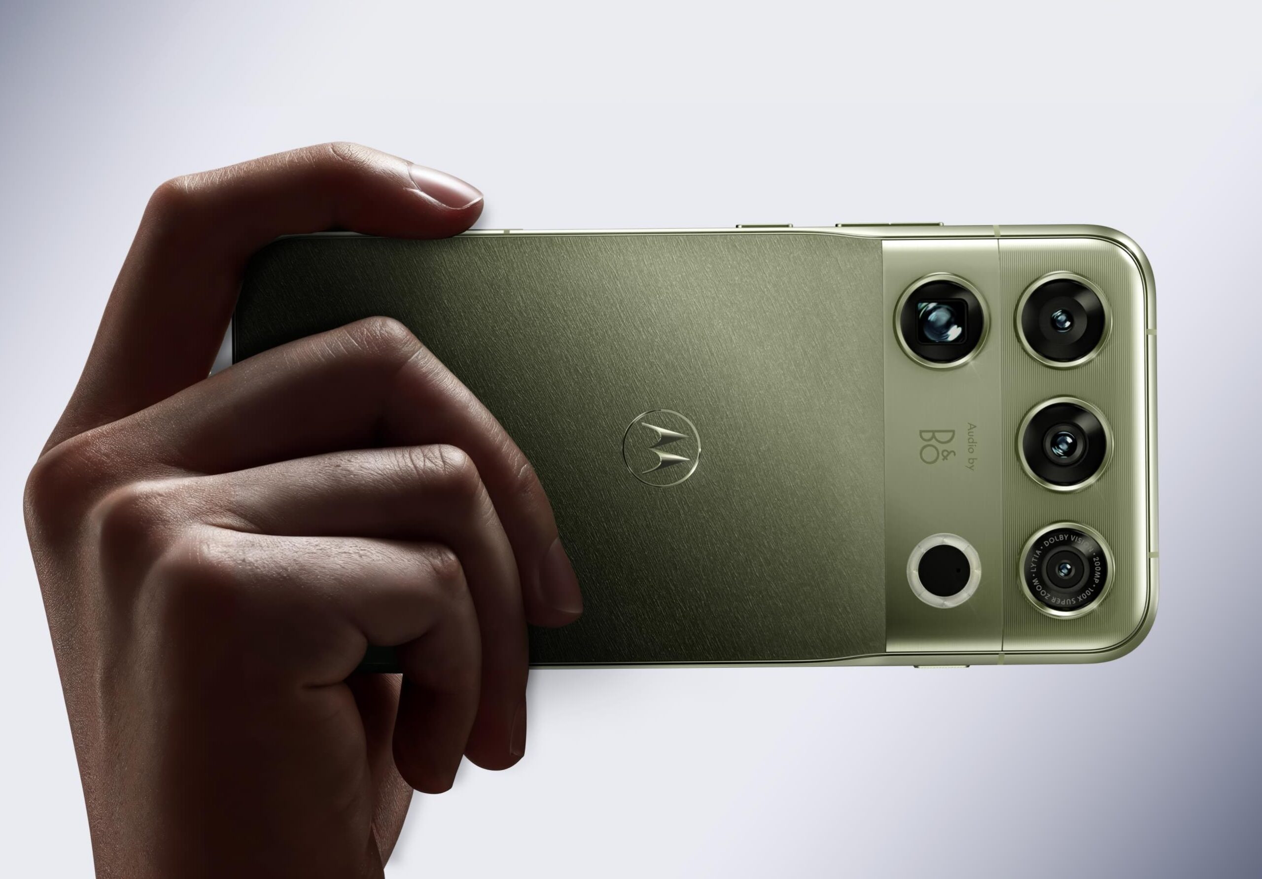 Motorola unveils Signature 27 with 200MP telephoto camera, Snapdragon 8 Elite Extreme Gen 6