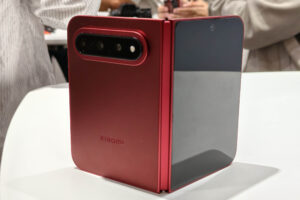 xiaomi 18 fold hands on 14 300x200