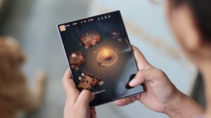 چرا نمایشگر مات آیفون دوئو، لزوماً راهکار بهتری نیست