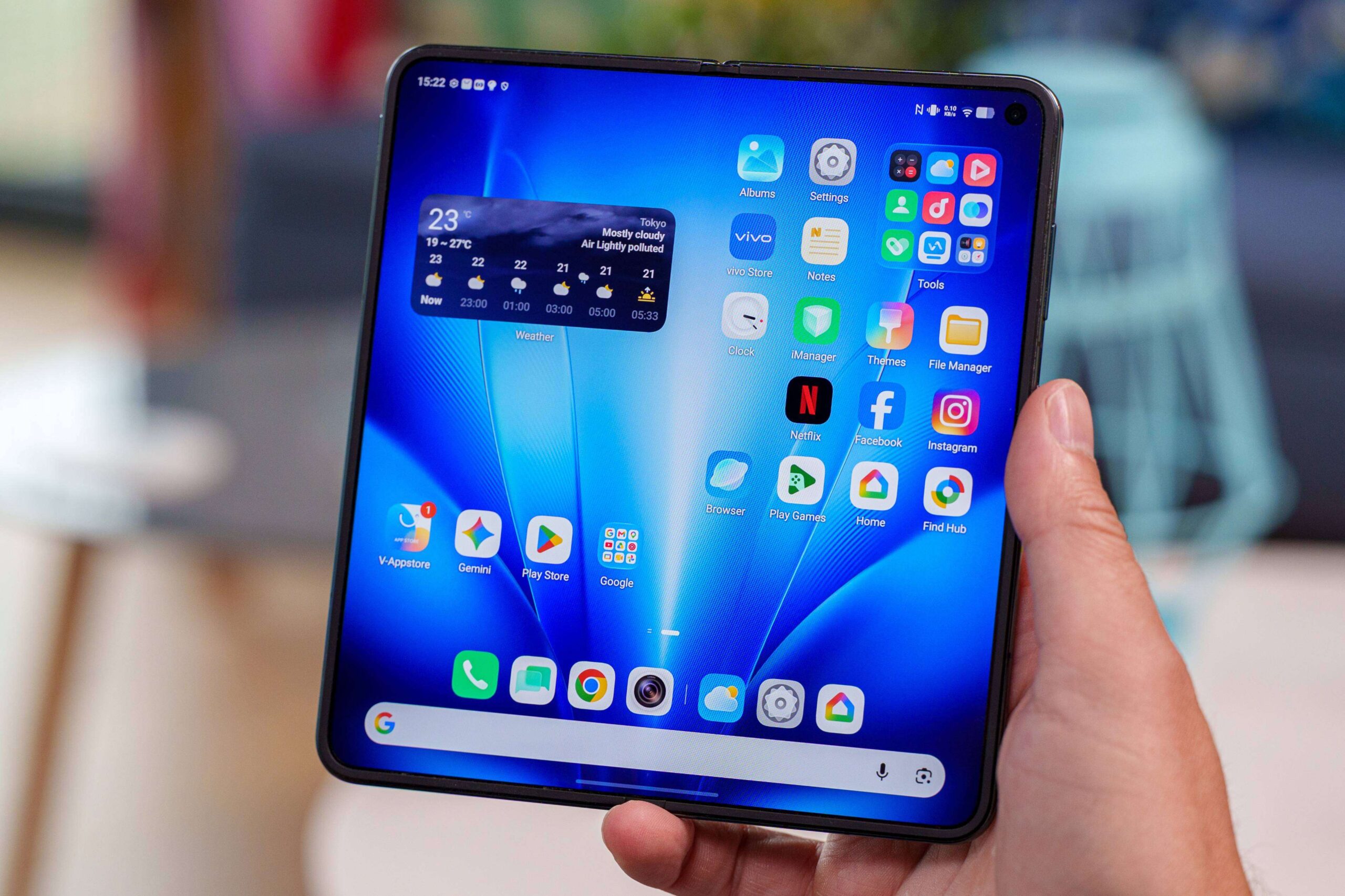 Compact cover screen and a large folding one